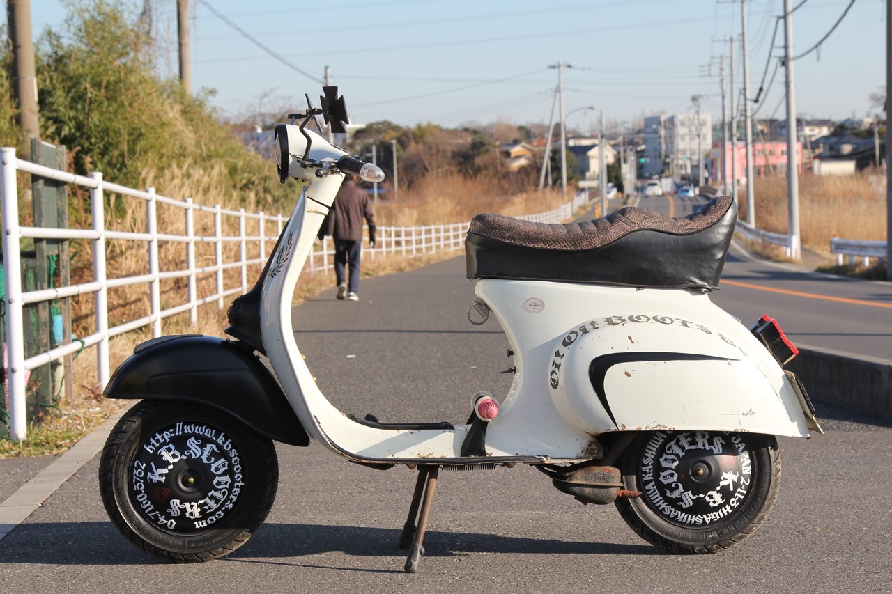 シートを仮完成形にしたベスパ100