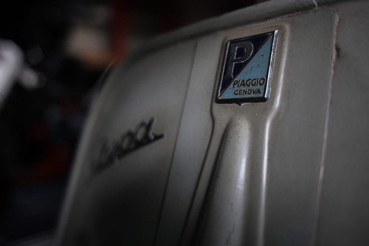 Piaggio Genova エンブレムのアップ
