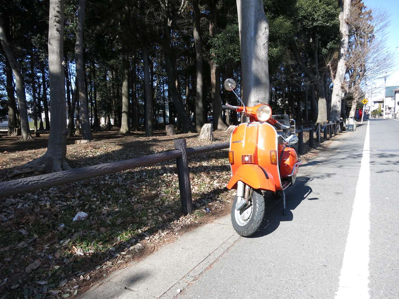 アイドリング状態で動作確認中のベスパ