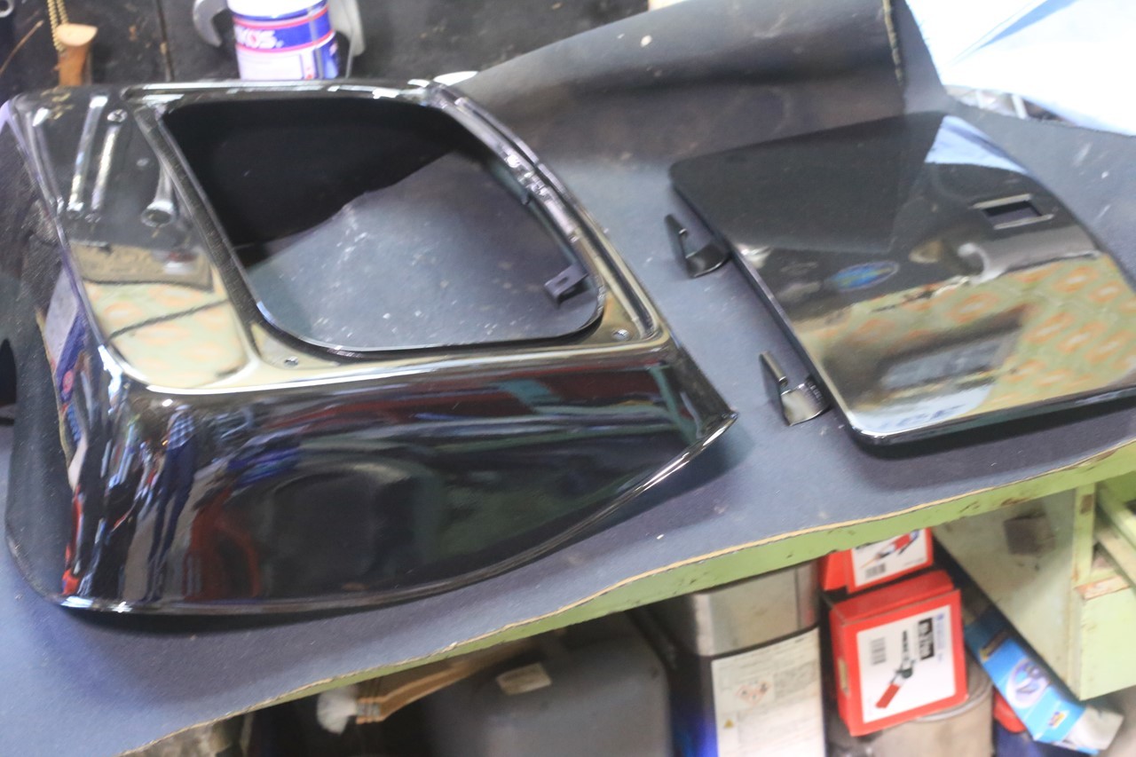 中古車整備における細部の確認作業