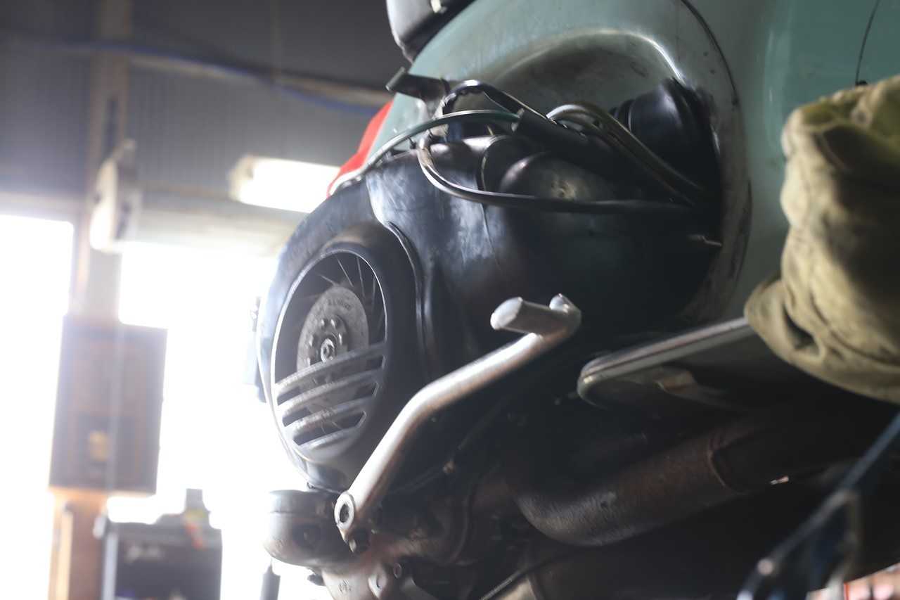 エンジンを降ろす準備作業