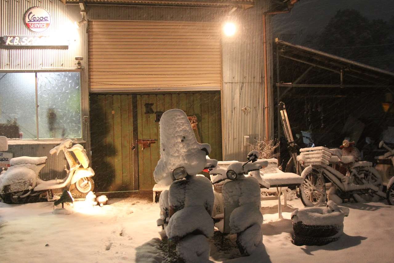 雪が強く降る様子