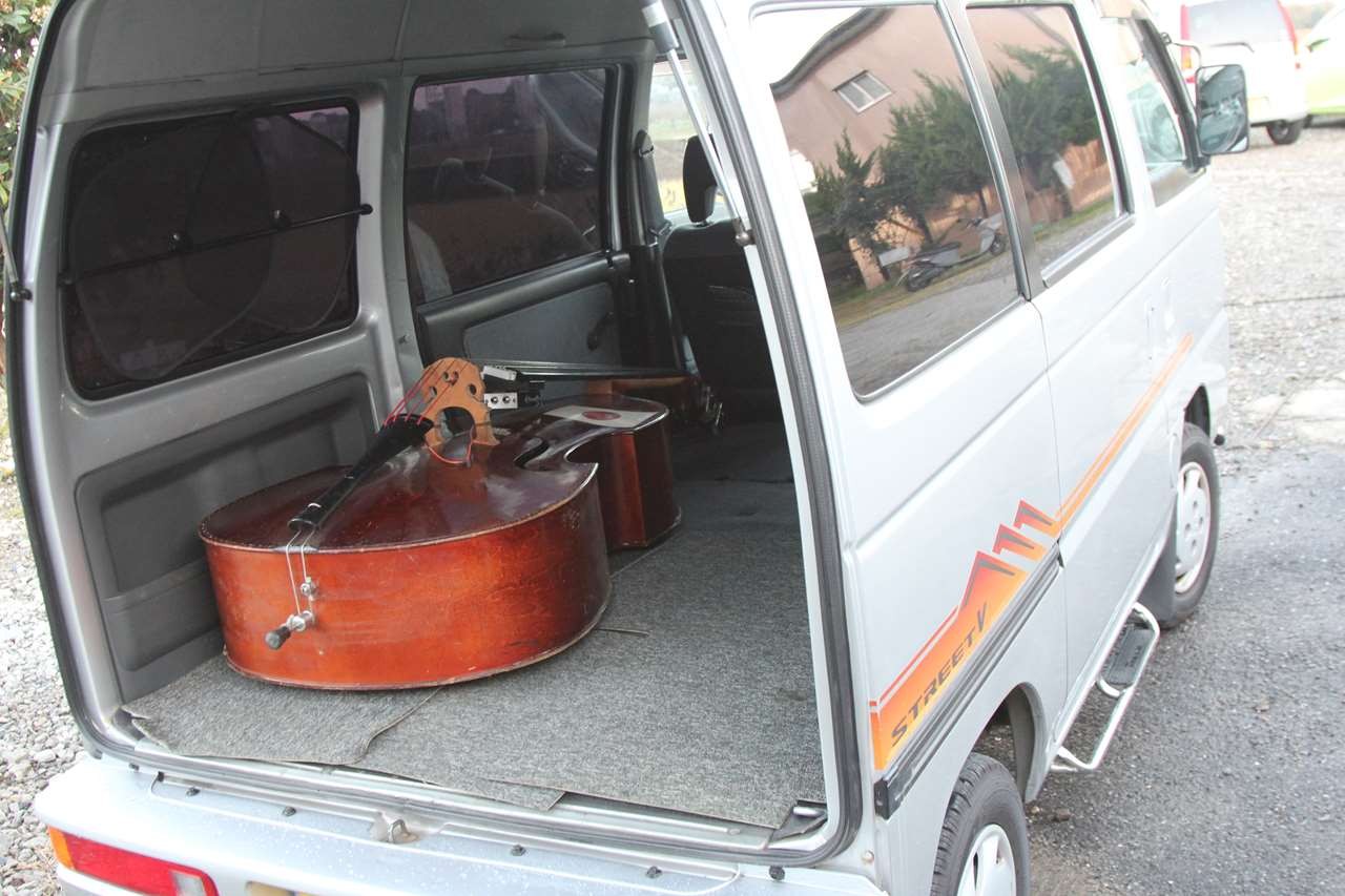 楽器の運搬用として活躍予定のホンダ アクティの荷室