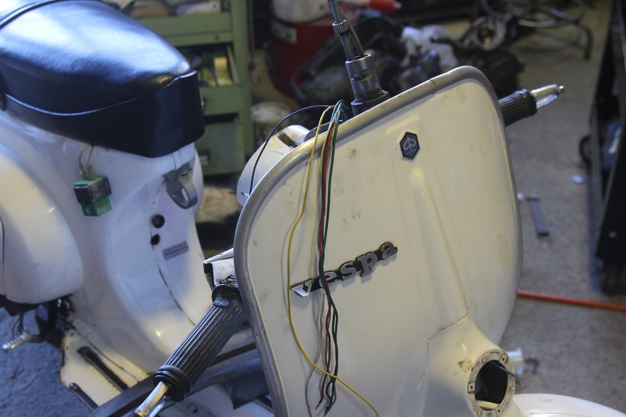 f0225627_19561349-vespa