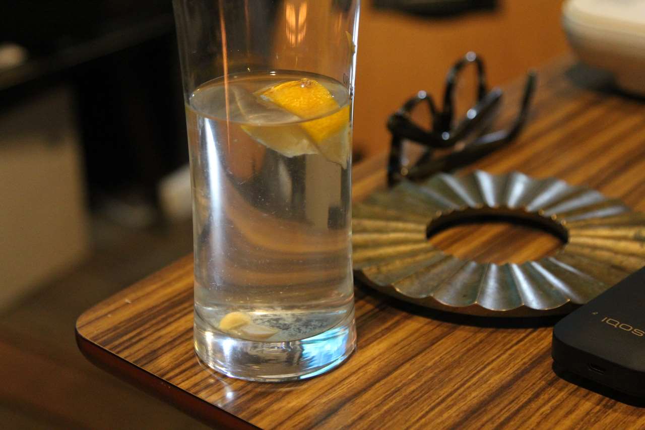 焼酎のお湯割りに入れるためのKB農園産柚子