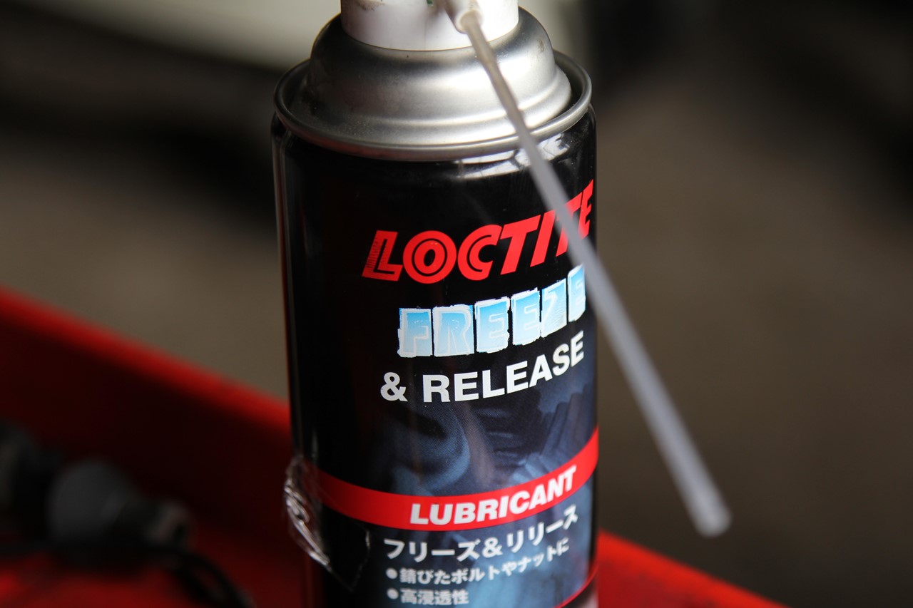 固着ボルトを緩めるスプレー「こいつ」の登場