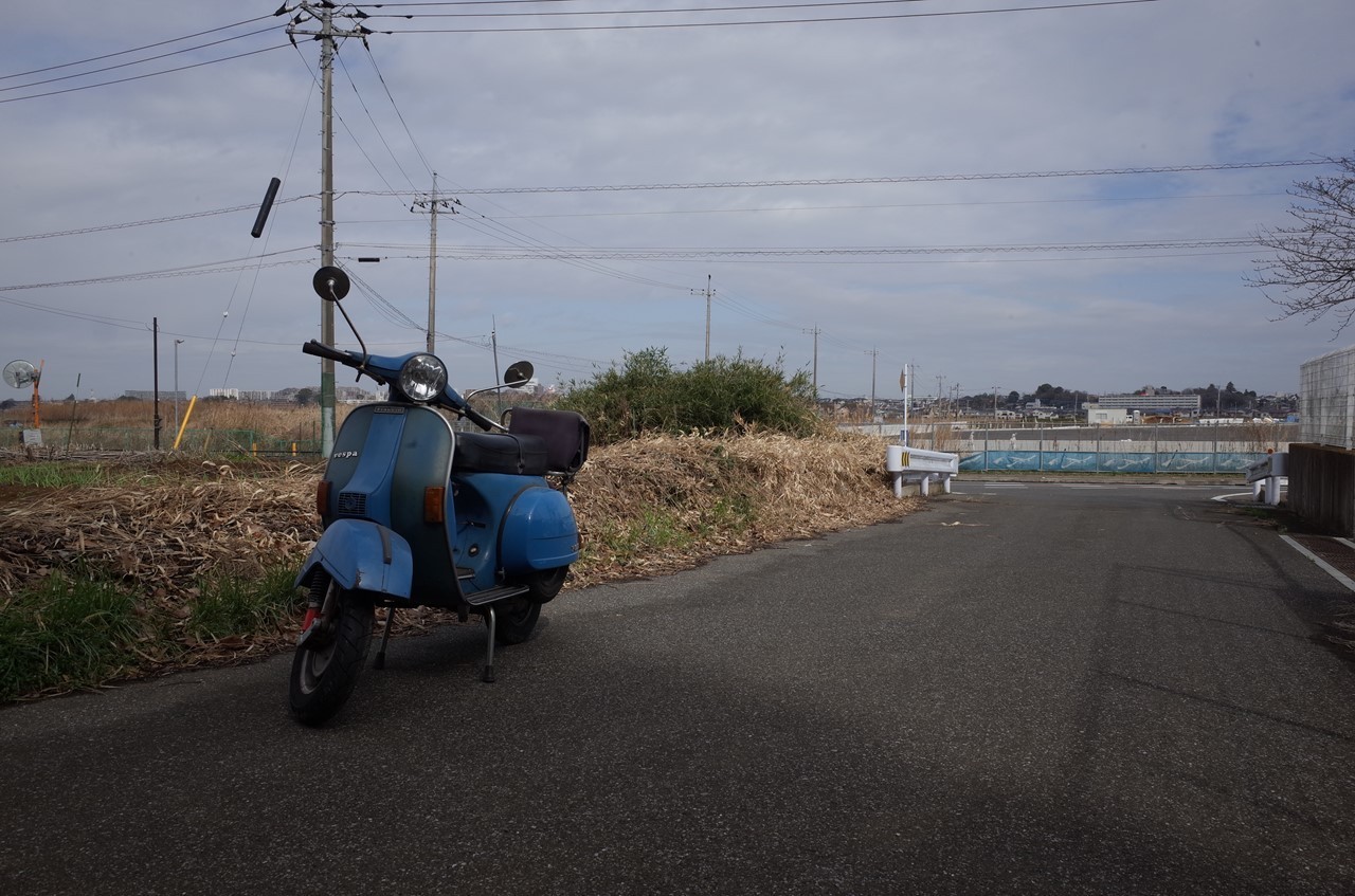 朝の運動代わりの試運転に出るベスパ