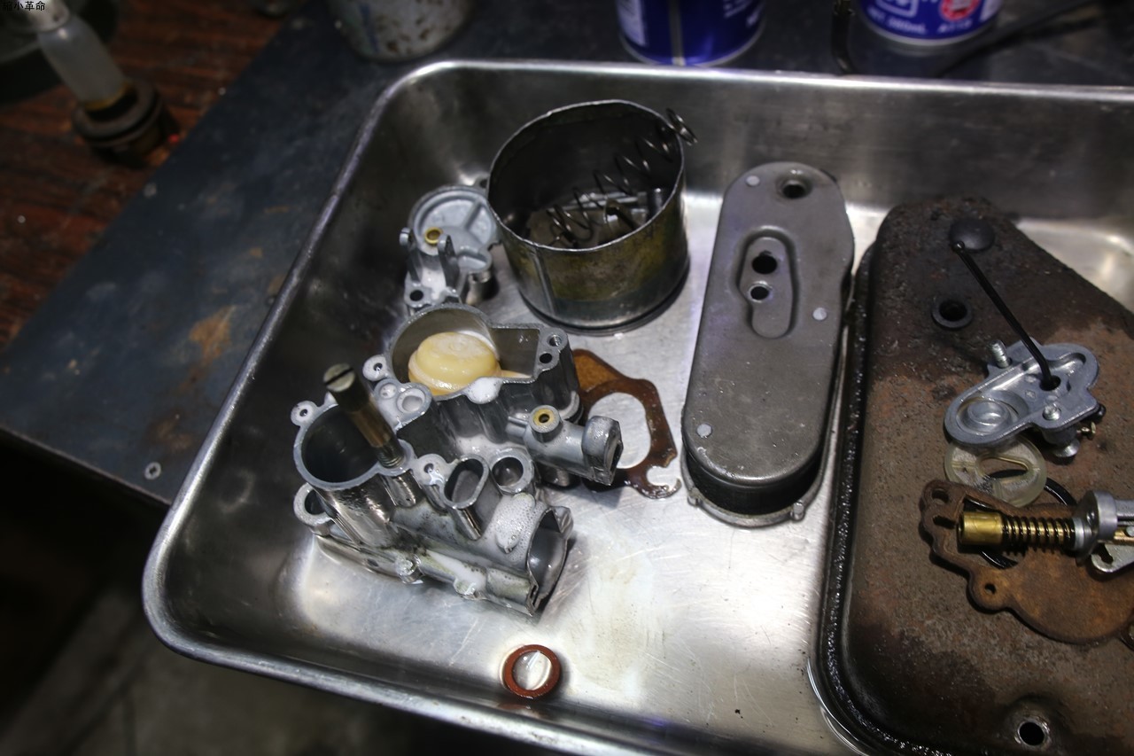 追加作業中のベスパ125ET3