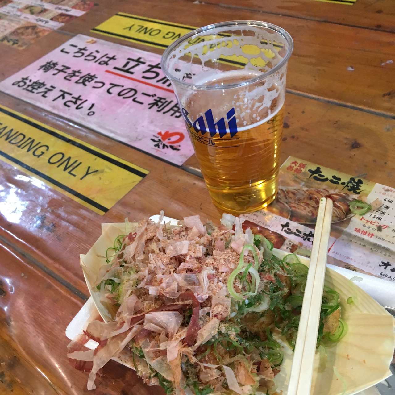 たこ焼きとビールで大阪乾杯の一枚