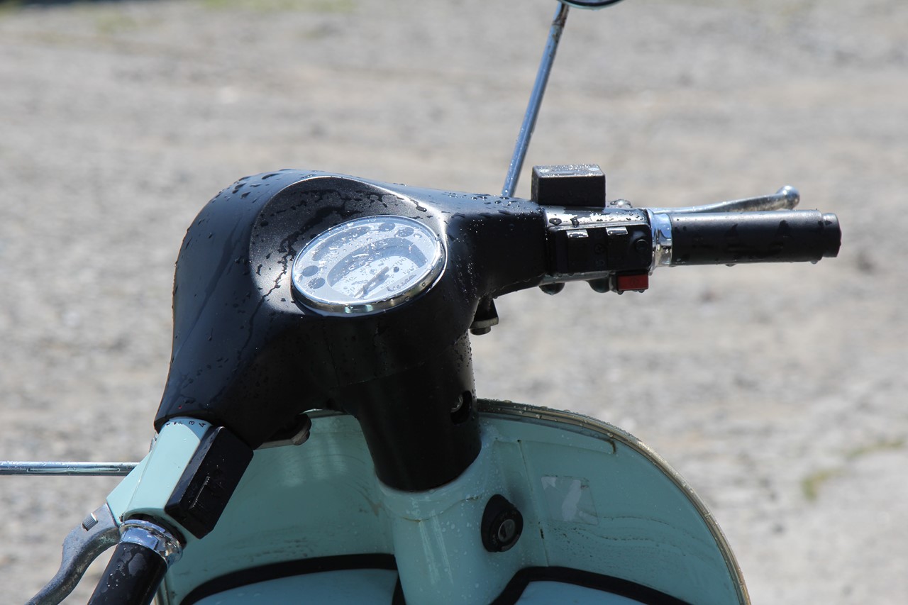 洗車と整備を終えたベスパが並んでいる