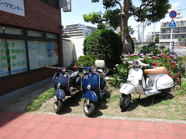 f0225627_2031271-vespa