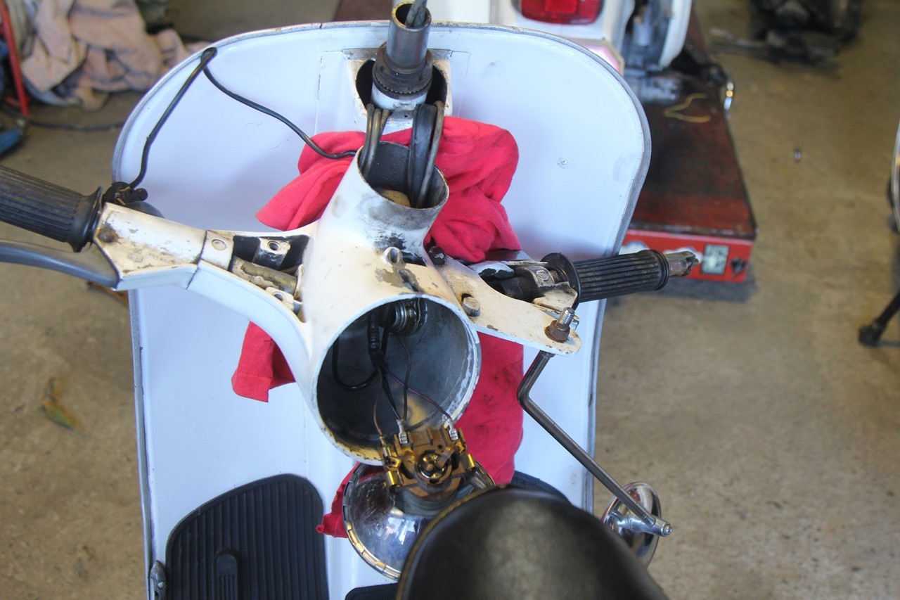 f0225627_20335135-vespa