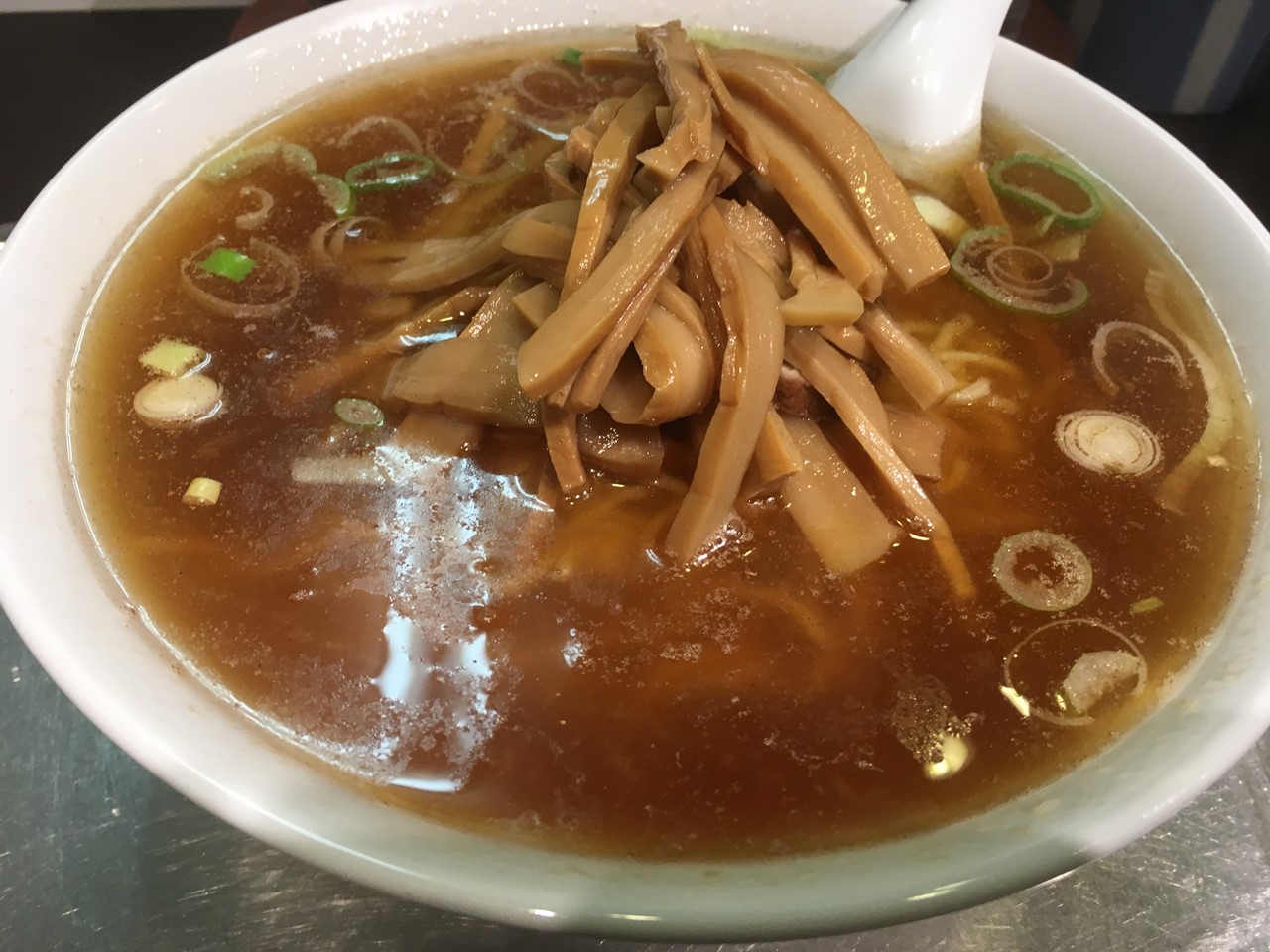 柏の老舗ラーメン「大勝」で撮影されたラーメンの写真