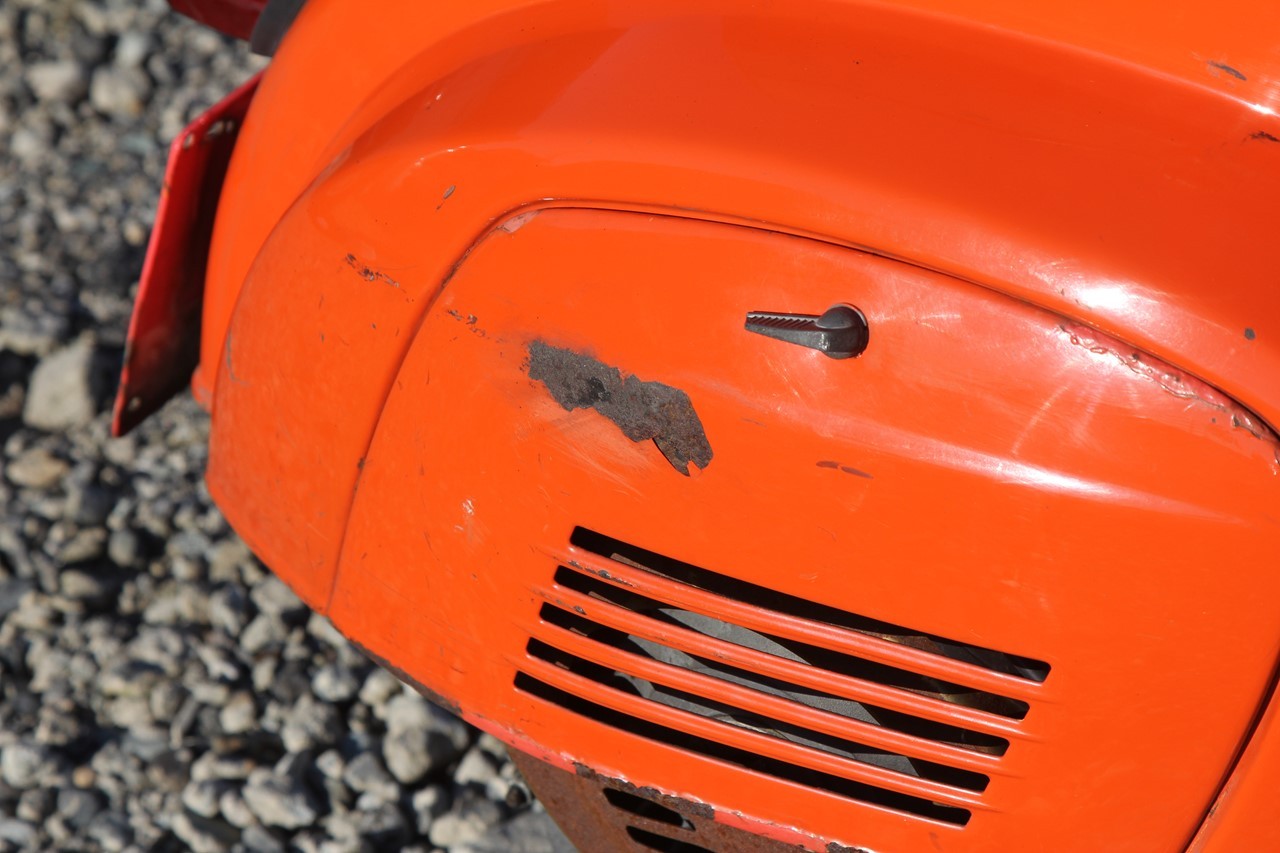 ベスパ100ベース改造車のエンジン周辺