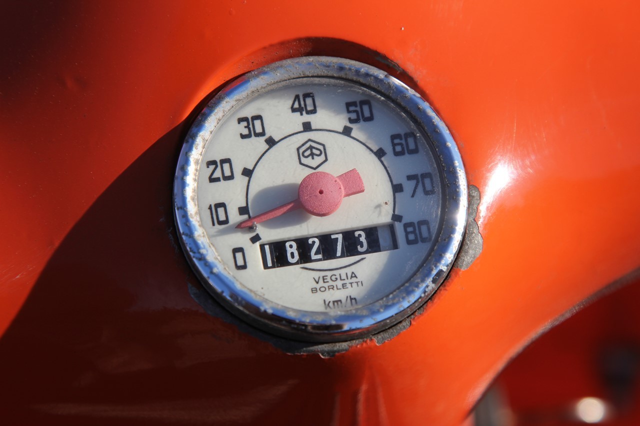 ベスパ100ベース改造車のホイール付近