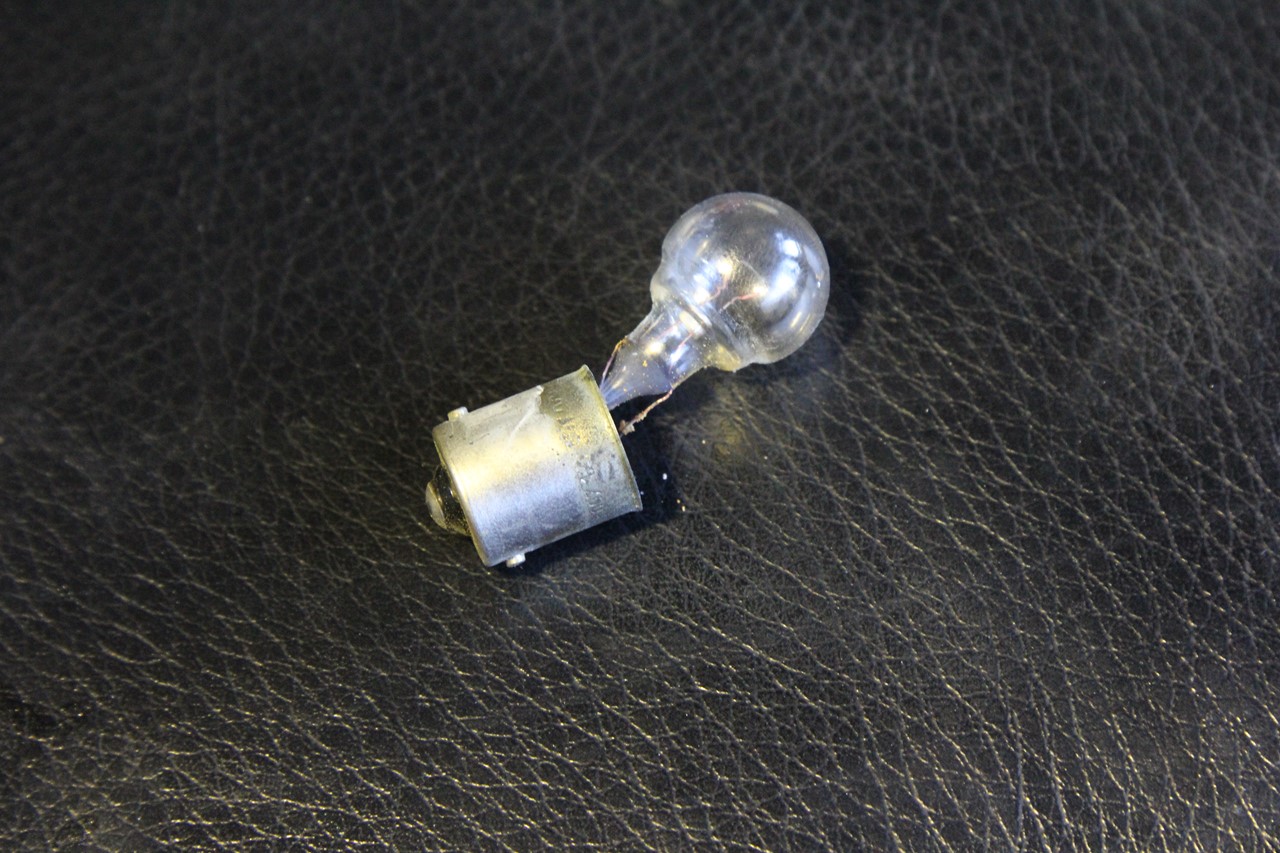 伸びた電球が垂れたようになっている箇所の修正