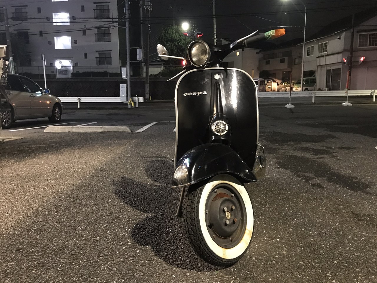 試運転で走行中のベスパ50s