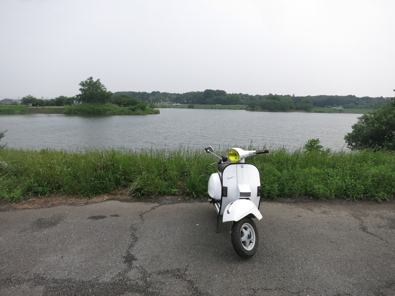 茨城県方面を走るベスパPX200FL