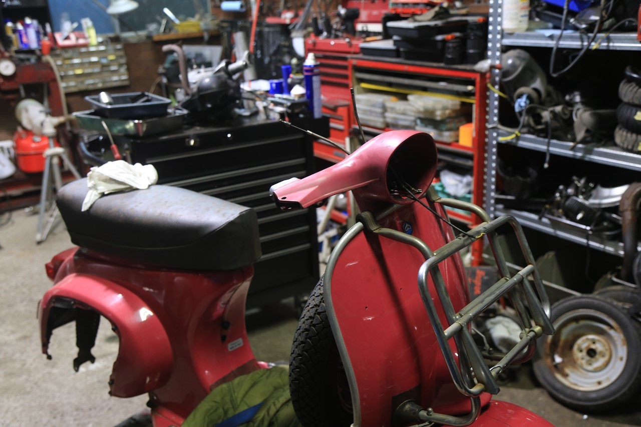 ベスパ100：車体側の整備作業