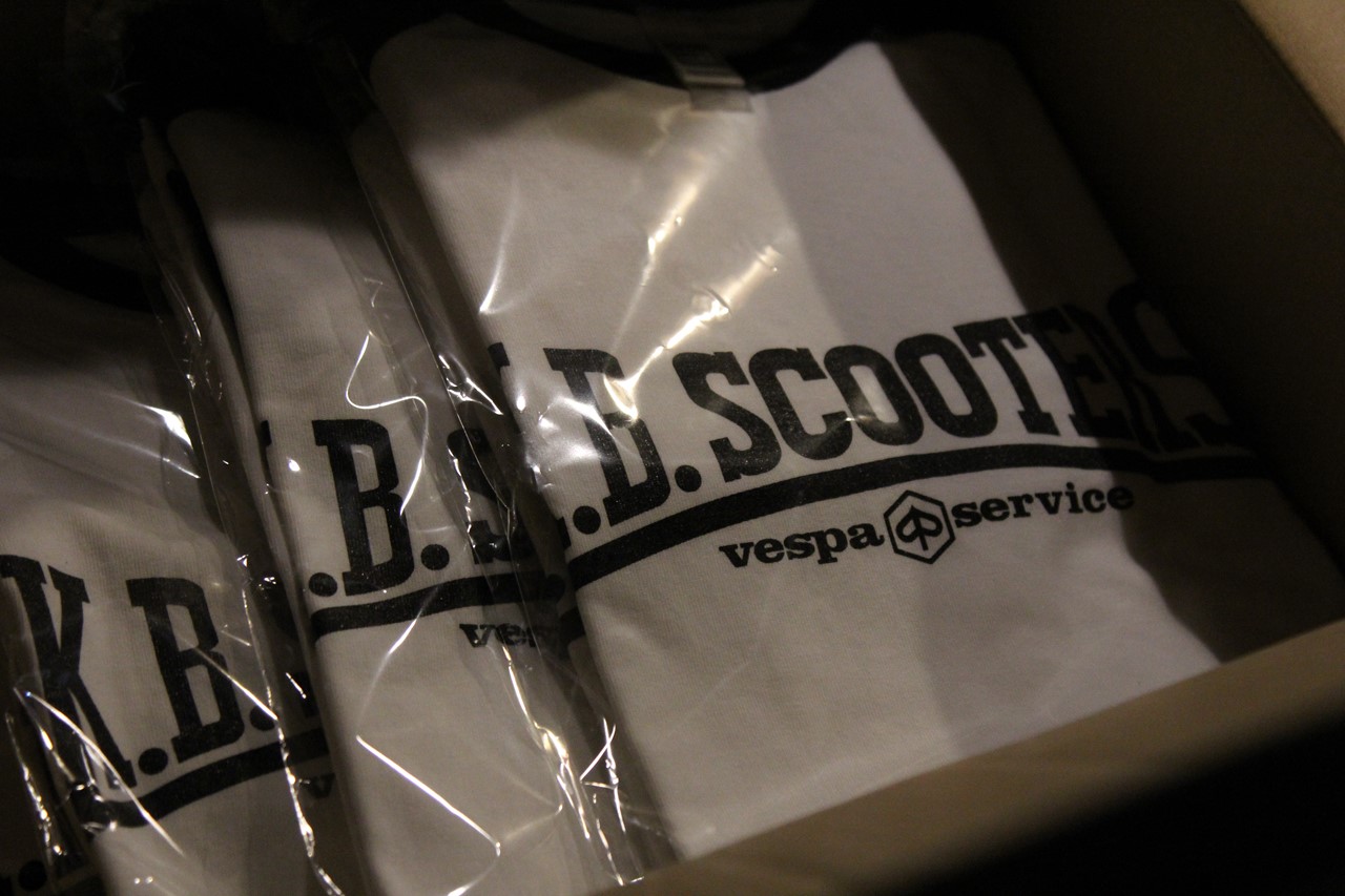 通販分の発送準備を終えたラグランTシャツ