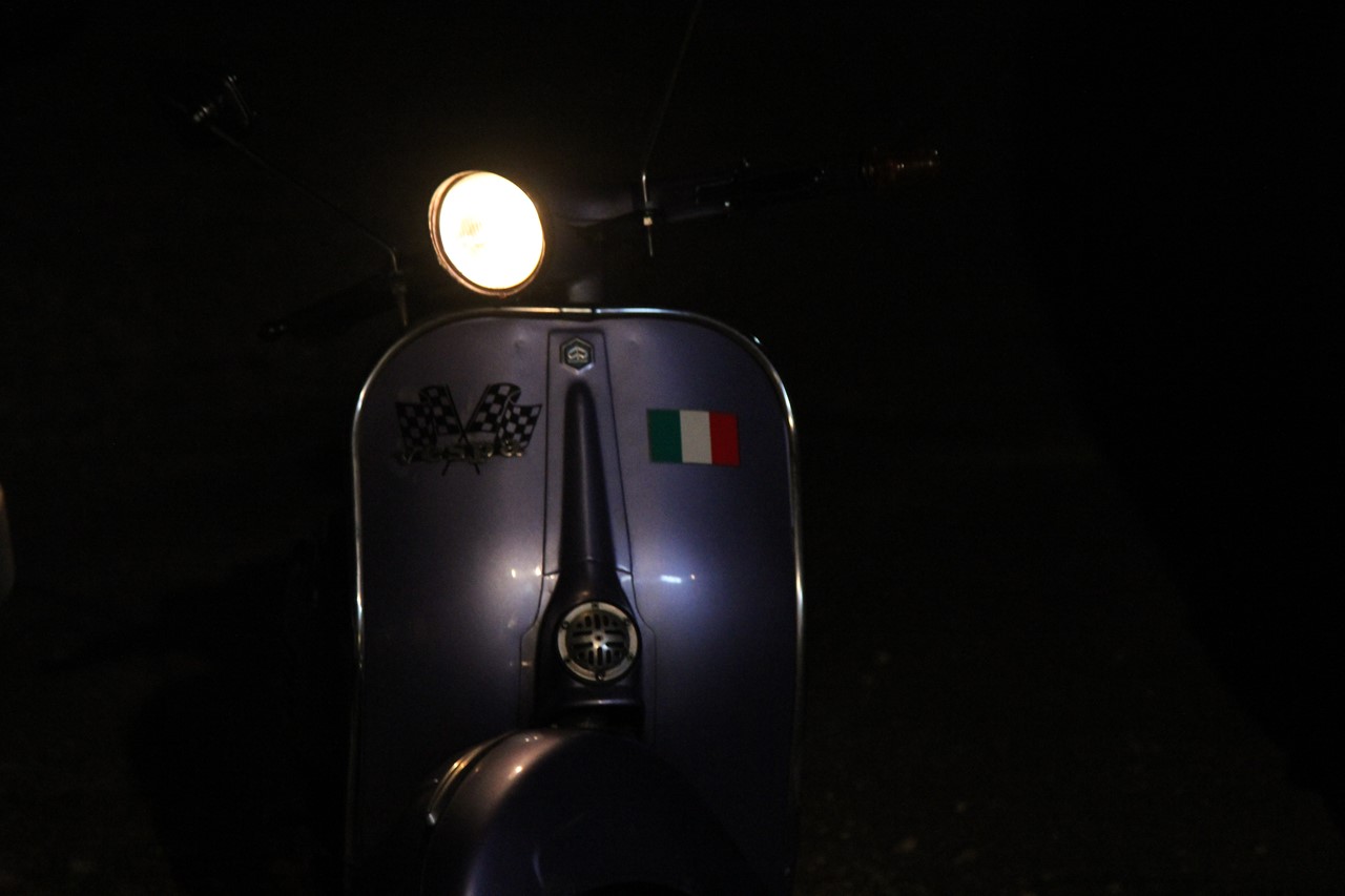 ベスパ50sの夜間試運転の様子
