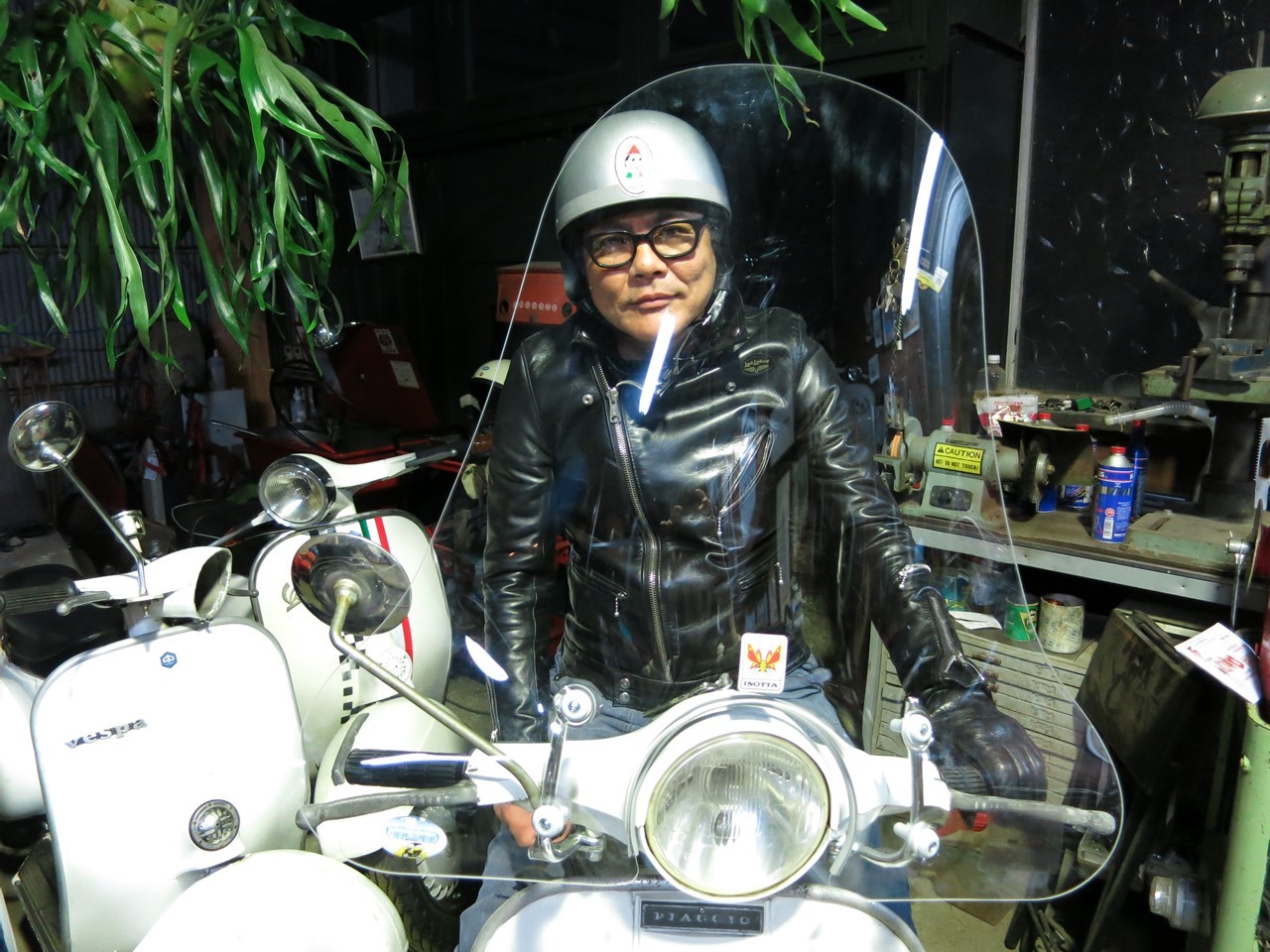 f0225627_21401547-vespa