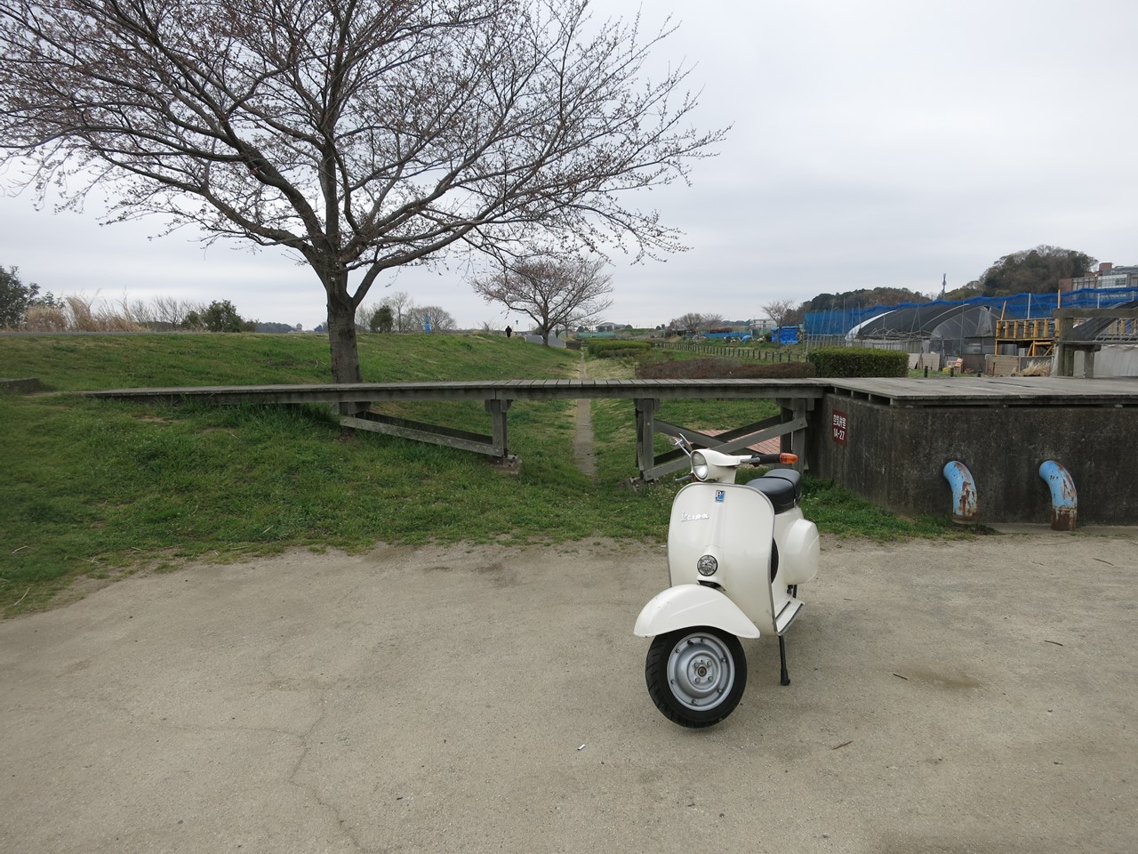 組みあがったベスパ100の試運転