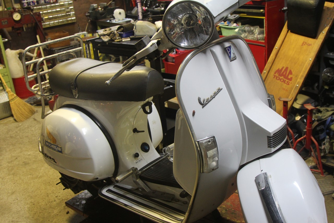 f0225627_22213946-vespa