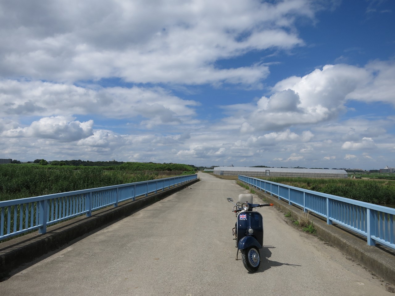 f0225627_2225564-vespa