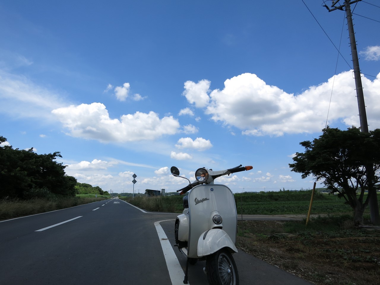 f0225627_2241194-vespa