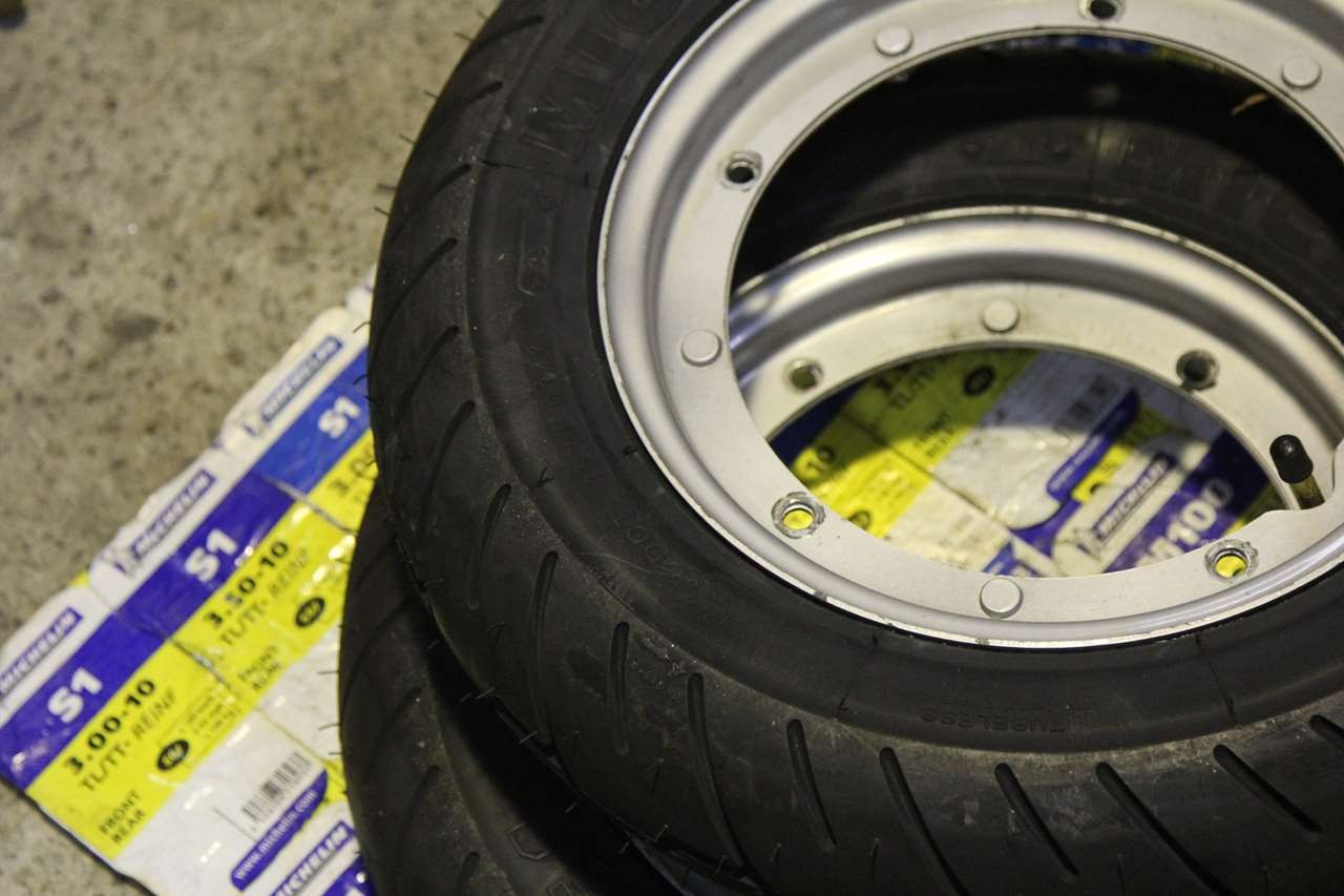 タイヤ入荷後のP200E